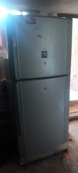 ثلاجه شارب للبيع