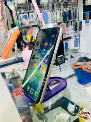 Apple iPhone 11 64 GB in Tripoli