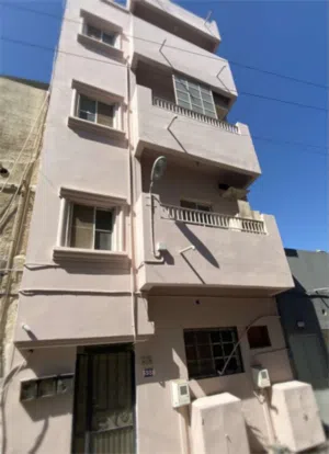 4 Floors . 300 m2 . Agent2