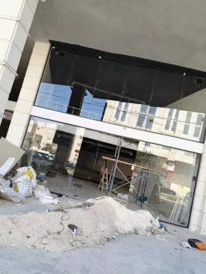 (حجيرللسيكوريت)  زجاج سيكوريت: الأمان والأناقة في آن واحد.   لحماية فائقة ومظهر عصري لمنزلك أو منزلك