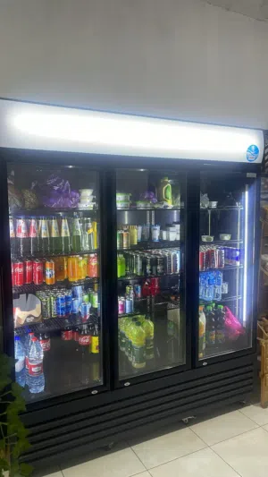ثلاجة عرض للبيع