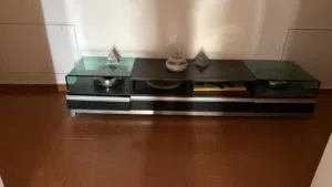 طاولة تلفزيون بحاله ممتازه