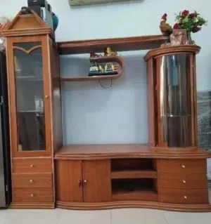 Elegent wooden wall unit with display cabinets and storage.