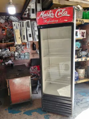 ثلاجة عرض باب واحد