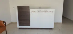 ريسبشن خشبي مرتب وعملي جداً