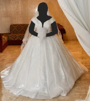 فستان زفاف ملكي للبيع