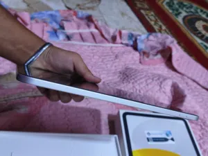 ايباد 11 العادي نظيف ما مفتوح كرتونه وياه فقط هذا