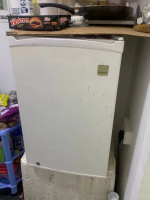 ثلاجه مكتب فى حالة جيده