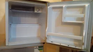 ثلاجه صغيره وميكرويف ودافور