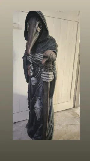 مجسم دكتور الطاعون / Doctor Plague doll figure