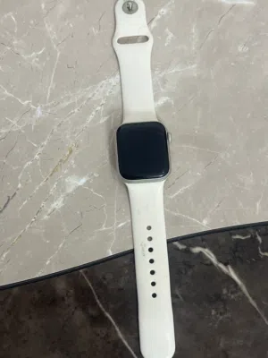 ساعة apple se2