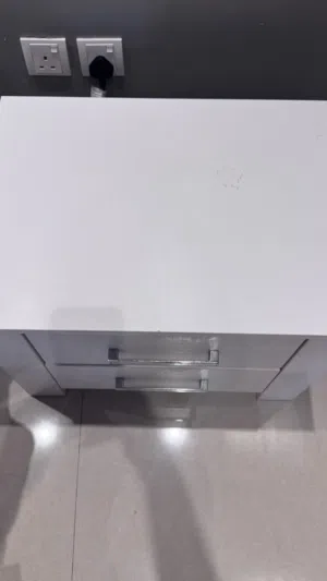 للبيع طاولتين جانبية
