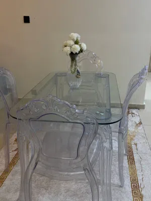 ميز شفاف ضد الكسر غير مستعمل للبيع