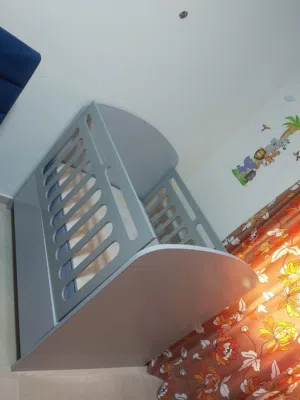 تخت اطفال خشب زان لون ابيض قابل للتفاوض