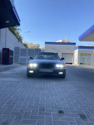 BMW 740 i   موديل 2000 للبيع
