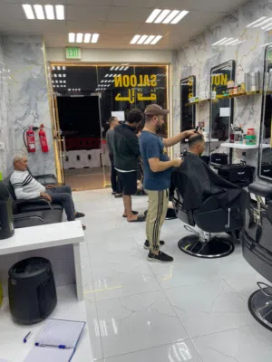 صالون حلاقة رجالي للبيع
