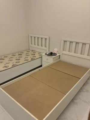 سريرين للبيع مع الكمدينه بحاله ممتازه