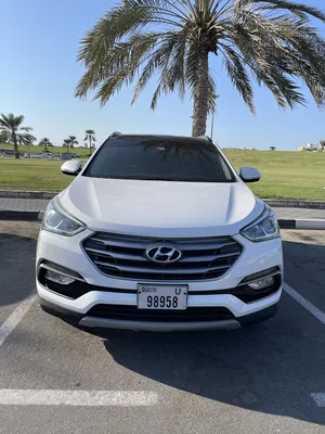 Hyundai Santa Fe 2018 4/4 panoramic view