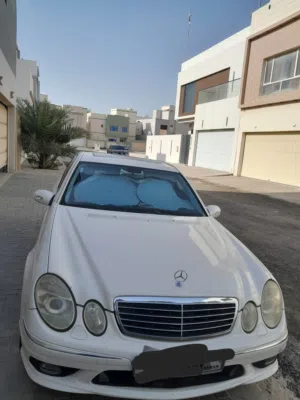 للبيع سيارة مرسيدس بيضاء e350 موديل 2006 ماشي 170 فقط السعر 2000 دينار