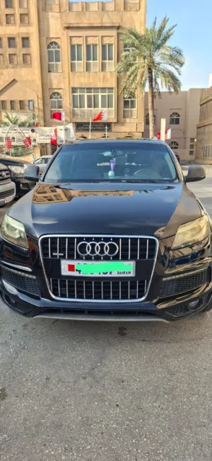 Audi Q-7, 4.2 quattro  7 seater.   Year-Dec 2012  KM Run- 1,21,525