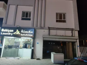 مبنى سكني تجاري العامرات النهضه 4محلات وشقتين