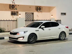كيا اوبتماء K5استراد كوريا زواق براوانطي خلفي  خاليه من القص و القشره سياره مغيره ف كوريا ربـي يبارك