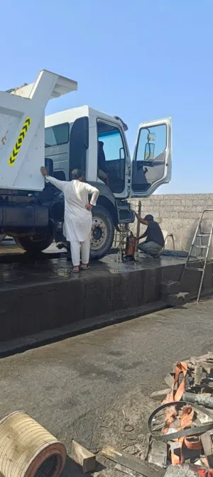 قلاب للبيع بحالة جيدة جدا 2006 Tipper for sale on good condition 2006