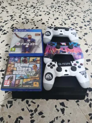 PS4نضيف شبه جديد مع كامل ملحقاته