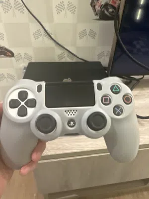 بلاستيشن  برو مستعمل مع يد وشريط جي تي 5