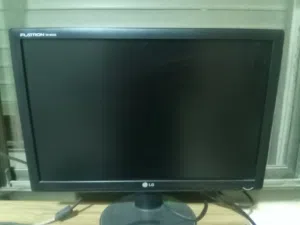 18 LG monitors for sale in Amman