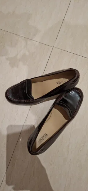 حذاء نسائي MICHAEL KORS أصلي بحالة ممتازة