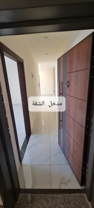 شقة جديدة 146م مع بلكونة واسعة، موقع هادئ وقريب من الاسواق، من المالك مباشرة