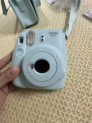 كاميرا instax mini 9 للبيع في حاله جيده