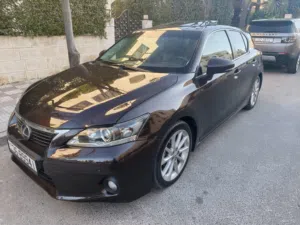 lexus ct  بحاله ممتازه جدا بطاريه مركزيه