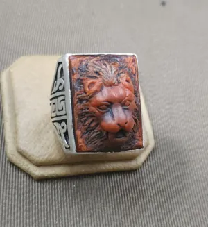 خاتم فضة نادر متوج بقطعة مرجان منحوته يدويا رأس أسد