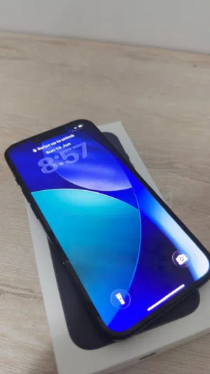 iPhone 13 نظيف