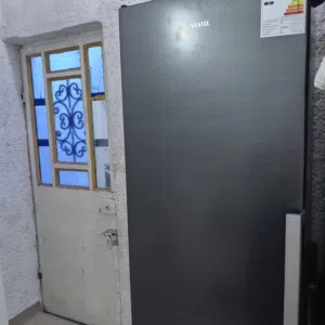 مجمدة عامودي