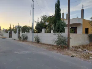 365 m2 4 Bedrooms Townhouse for Sale in Amman Safut