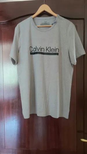تيشرتات CALVEN KLEIN جديدة صناعة بنغلادش قطن قياس لارج