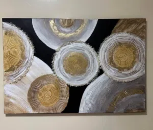 لوحة ذهبية باحجار بارزة 80*120 شبه جديدة