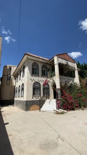 28 m2 More than 6 bedrooms Villa for Sale in Sana'a Haddah