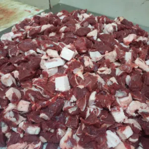 لحم إبل طازج كميات متوفر وجميع منتجات اللحم متوفره برجر ومشاكيك وغيره ... جاهزين لطلبات عيد الاضحى