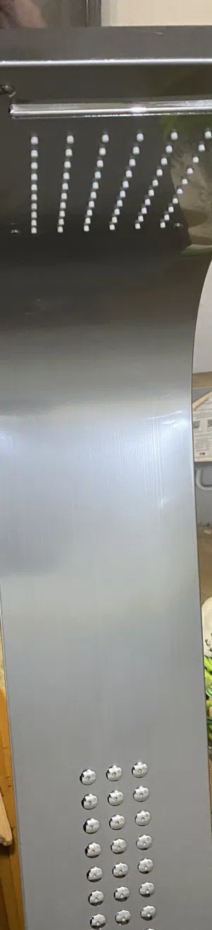 شاور جيت" (Shower Jet) هي قطعة رشاش مياه صغيرة ومدمجة داخل الحائط لون سيلفر جديد لم يستخدم