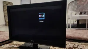 تلفزيون LG مستعمل استعمال شهرين نضيف جدا فيه مدخل Hdmi و ربي يبارك بضاعه اوروبيه اصليه