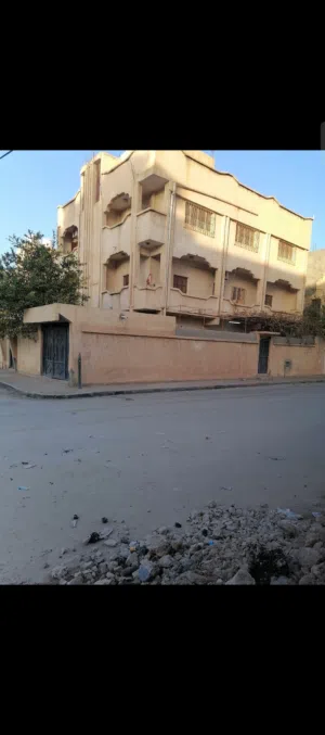 عمارة من 4 طوابق متعددة الاستخدام