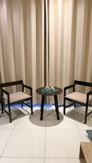 Elegant Wooden Coffee Table with Two Chairs – Almost New