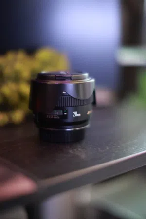 Canon 28 mm f1.4 prime lens
