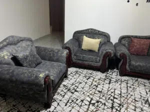 صالون راقي وفخم استعماله نظيف اقرى الوصف