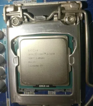 معالج i5 3570 مع رامات 8 جيجا و مذربورد و مبرد للمعالج