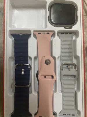 ساعه ذكيه (ممتازه جدا ) و مفيده لاستخدامها في المدارس و غير واضحه للمعلمين و فيها اتصال (شوف الوصف )